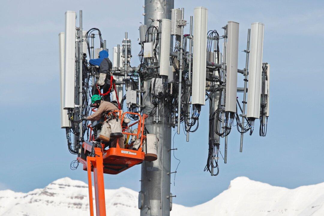 Wireless Execs Urge Congress to Clear FCC Spectrum Auctions Amid China Threat