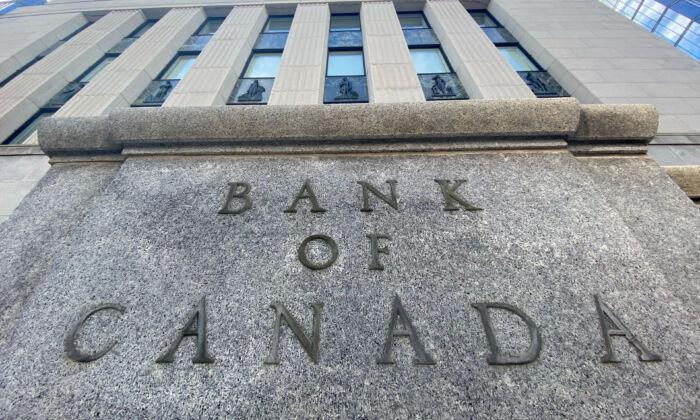Bank of Canada Says Household Debt and Home Prices Key Risks for Financial System