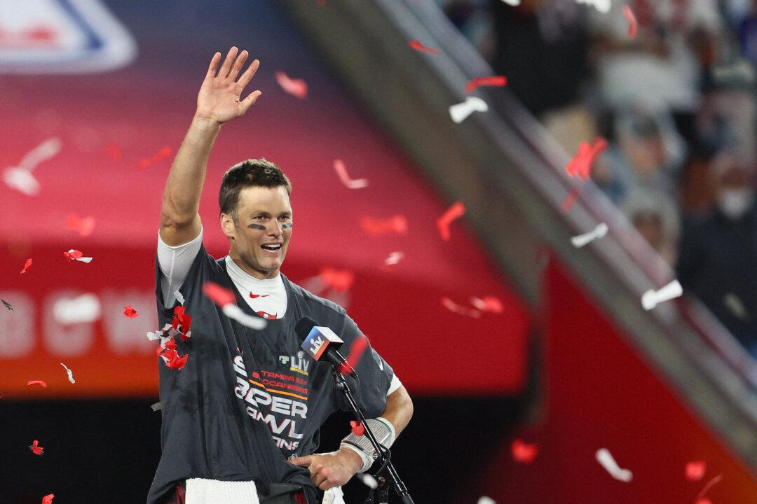 Rare Tom Brady Card Fetches $118,000 at Auction in Maine