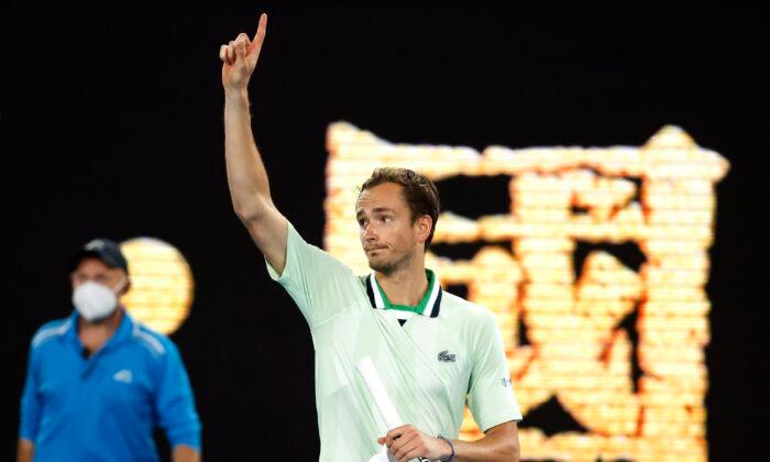 Medvedev Withstands Kyrgios, Crowd to Advance in Australia