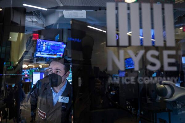 Robert Greason works on the New York Stock Exchange trading floor on Jan. 20, 2022. (Courtney Crow/New York Stock Exchange via AP)