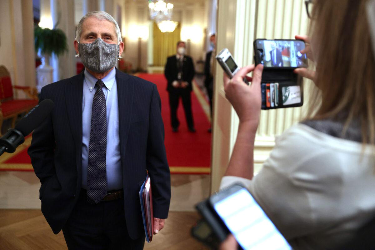  Dr. Anthony Fauci, director of the National Institute of Allergy and Infectious Diseases, talks to members of the press prior to an event at the State Dining Room of the White House on Jan. 21, 2021. (Alex Wong/Getty Images)
