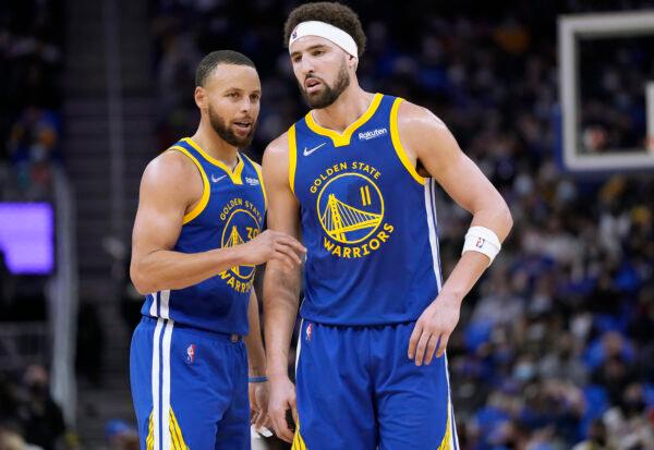 Klay Thompson #11 and Stephen Curry #30 of the Golden State Warriors talks with each other against Indiana Pacers during the first half of an NBA basketball game at Chase Center in San Francisco, on January 20, 2022. (Thearon W. Henderson/Getty Images)