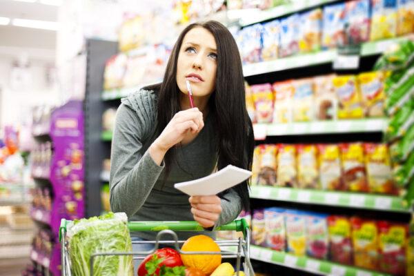 When grocery shopping, think of your shopping list as a firm boundary for what you won’t buy. (gpointstudio/Shutterstock)