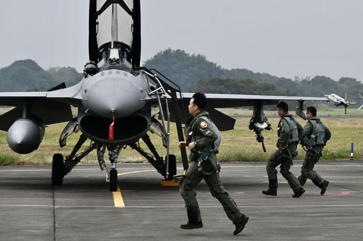Taiwanese air force pilots run to their armed U.S.-made F-16V fighter at an air force base in Chiayi, southern Taiwan on Jan.5, 2022. (Sam Yeh/AFP via Getty Images)