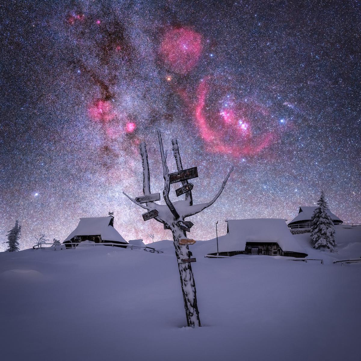 Stellar Signpost. (Courtesy of <a href="https://www.facebook.com/urosphotograph/">Uroš Fink</a>)