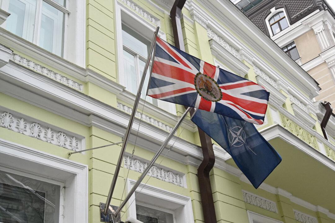UK, Australia, Germany Withdraw Embassy Personnel and Families From Ukraine