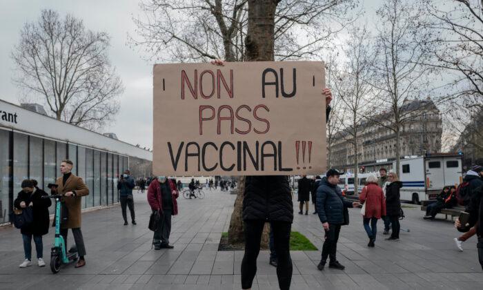 France Enacts Law Banning Unvaccinated From Most Public Venues