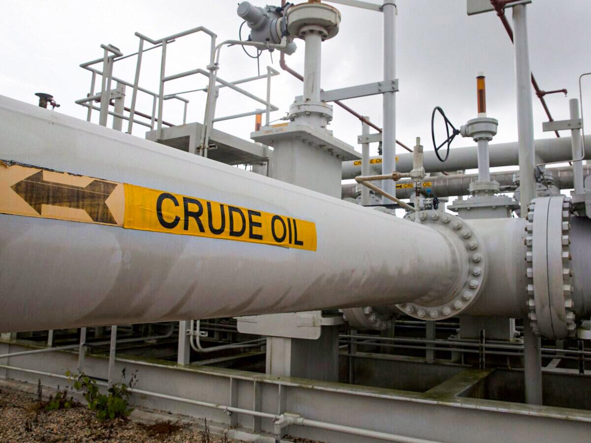 A maze of crude oil pipes and valves is pictured during a tour by the Department of Energy at the Strategic Petroleum Reserve in Freeport, Texas, on June 9, 2016. (Richard Carson/Reuters)