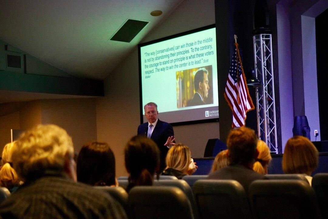 Group Offers School Board Activist Training Nationwide