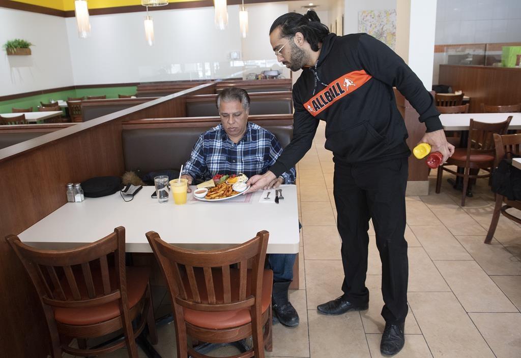 Quebec to Reopen Restaurant Dining Rooms on Jan. 31, Allow Small Private Gatherings