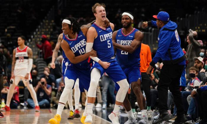 Kennard Scores 7 in Final 9 Seconds as Clippers Stun Wizards