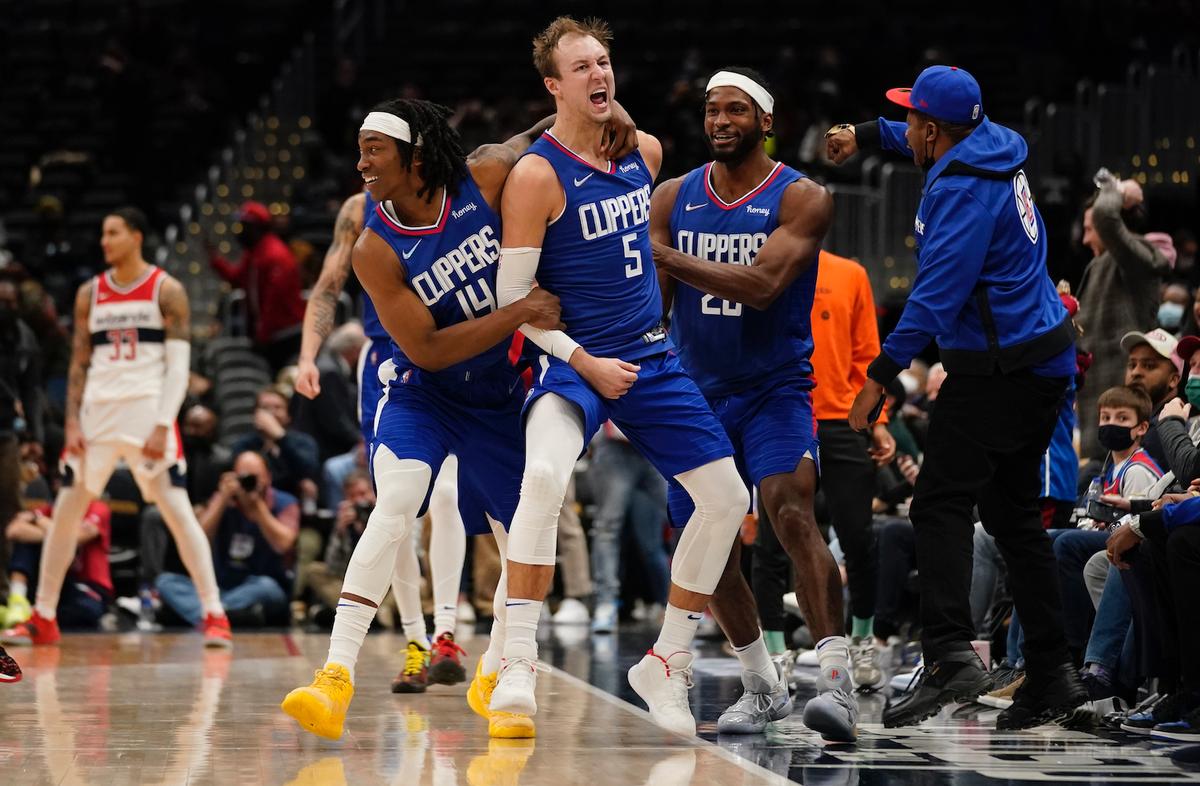 Kennard Scores 7 in Final 9 Seconds as Clippers Stun Wizards