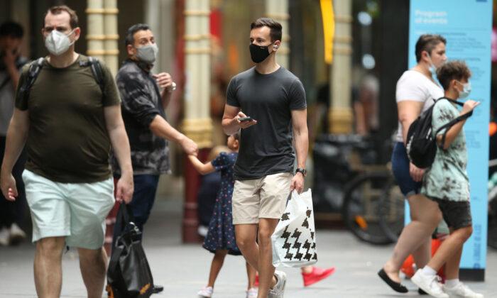 Queensland CHO Resists Calls for New Mask Mandate