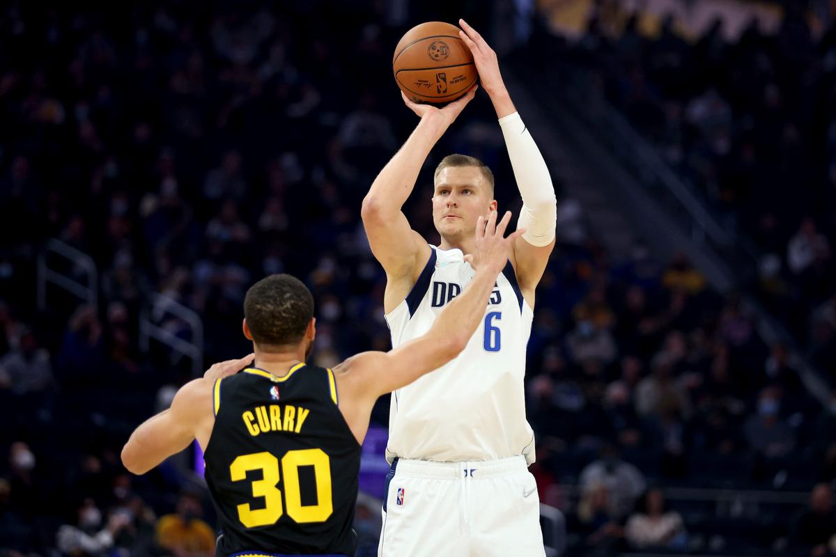 Dallas Mavericks center Kristaps Porzingis (6) shoots against Golden State Warriors guard Stephen Curry (30) during the first half of an NBA basketball game in San Francisco, on Jan. 25, 2022. (Jed Jacobsohn/AP Photo)