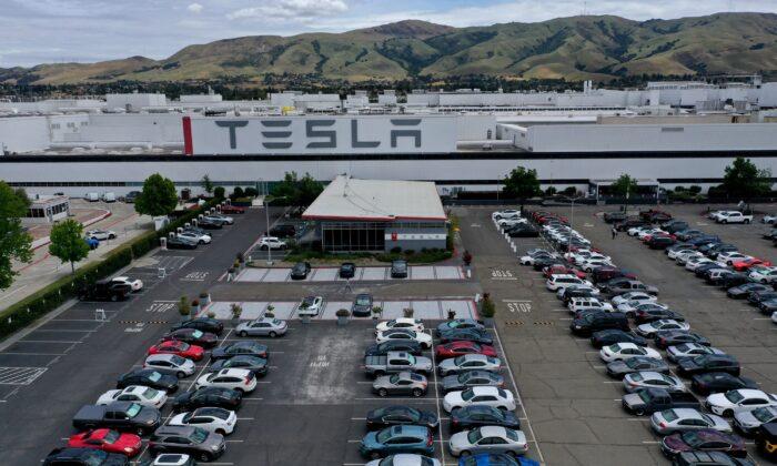 Tesla Announces $3.6 Billion Investment in Nevada for Factories, Promises 3,000 New Jobs