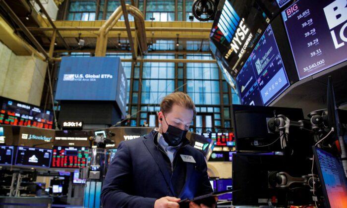 Stocks Shed Gains, Treasuries Jump as Fed Signals Rate Hikes Could Come ‘Soon’