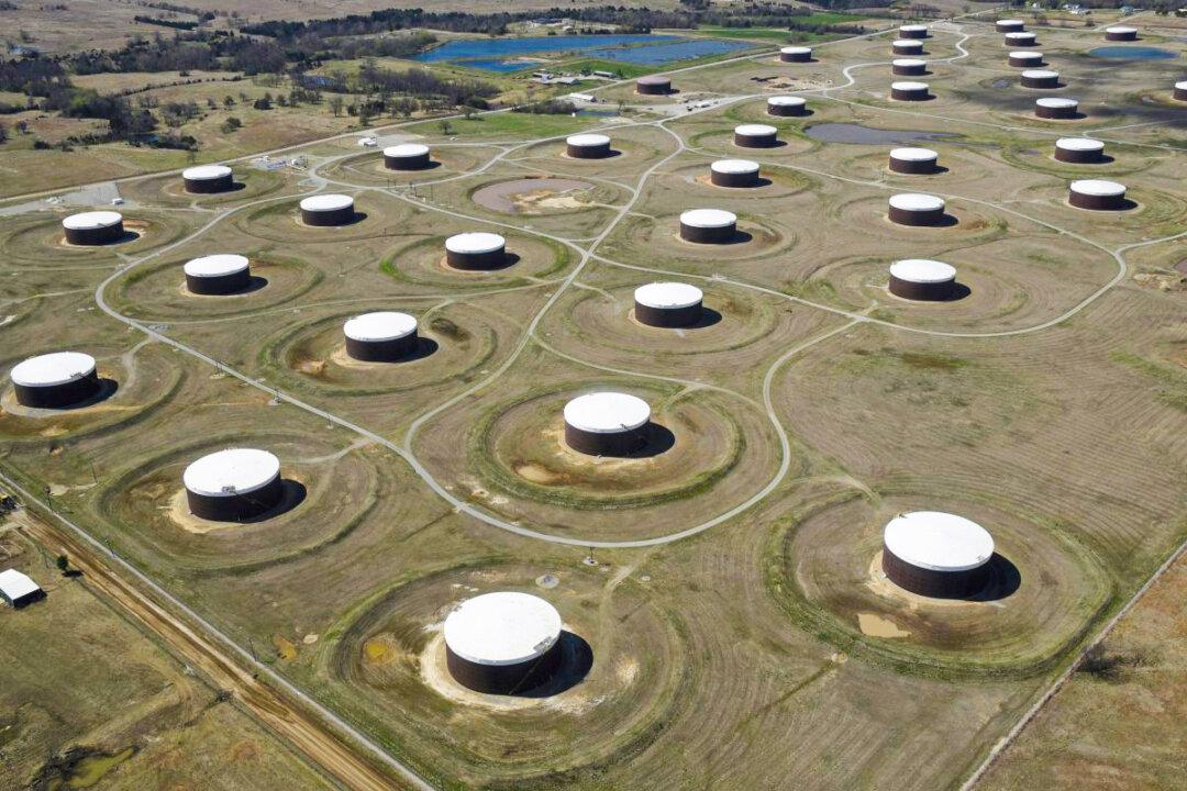 Oil Rises to Near $89 on Russia-Ukraine Tension
