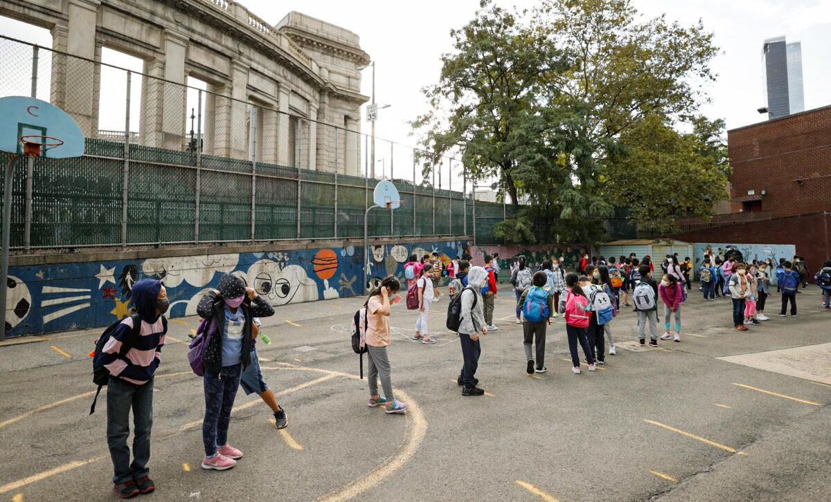 New York Judge Blocks State Mask Mandate, but Education Department Has Other Plans