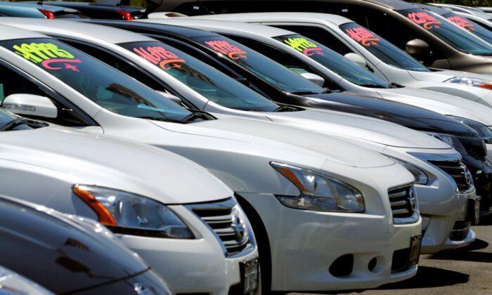 US Auto Sales to Slip in January on Slim Inventory, Higher Prices