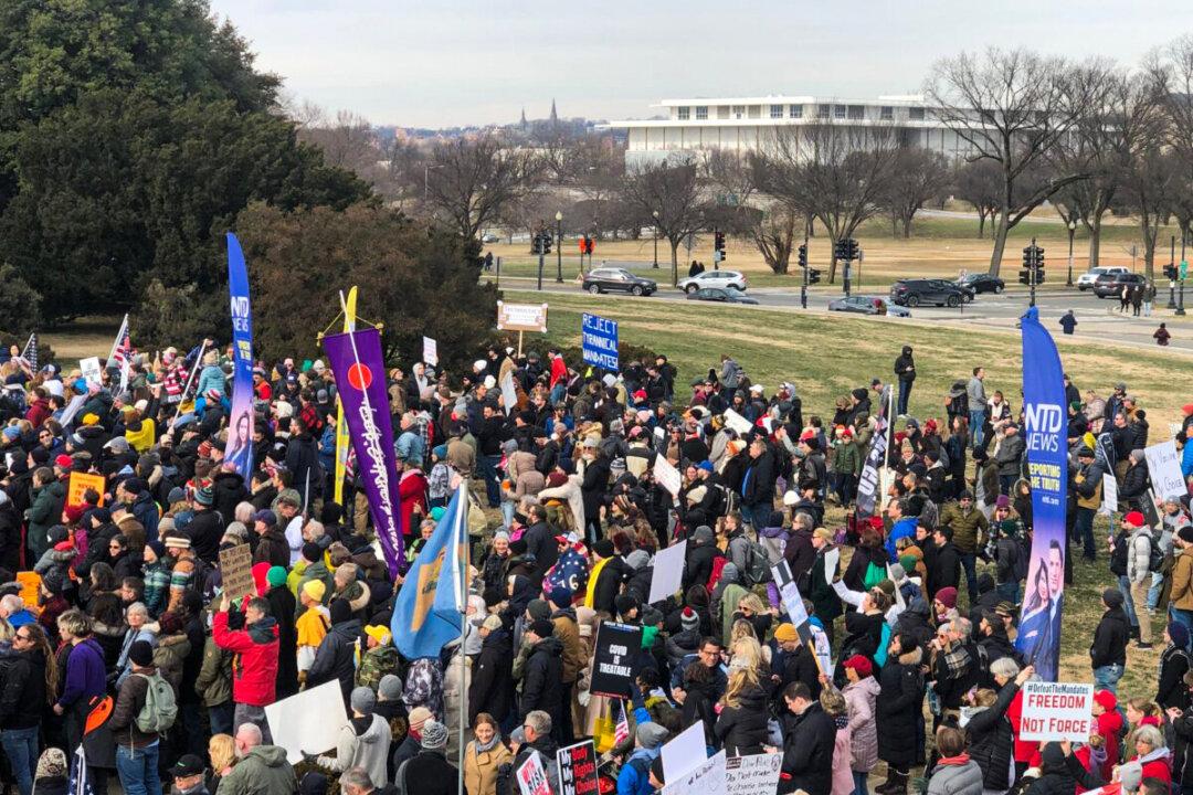 ‘Allow People to Exercise Their Natural Immunity’: Former HHS Adviser