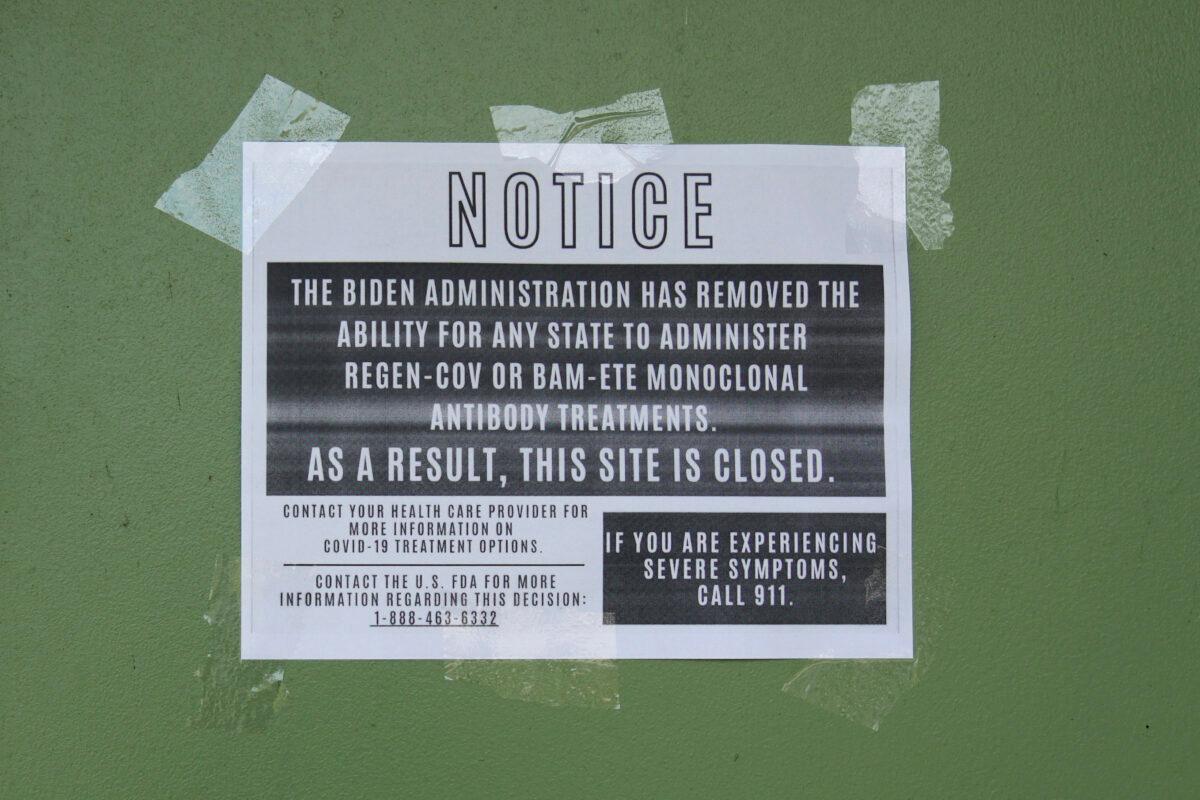 A sign advises the public that a site administering monoclonal antibody treatments for COVID-19 at Tropical Park has been closed in compliance with federal regulations, in Miami, Fla., on Jan. 25, 2022. (Rebecca Blackwell/AP Photo)