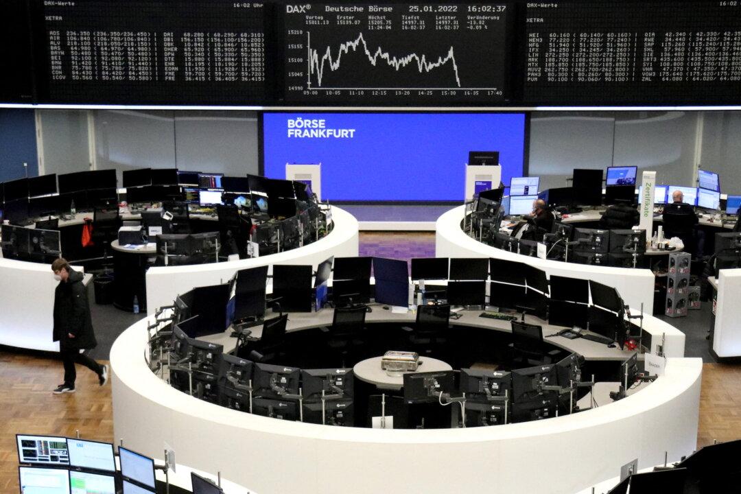 European Shares End Fourth Week Lower With Tech, Autos Slammed