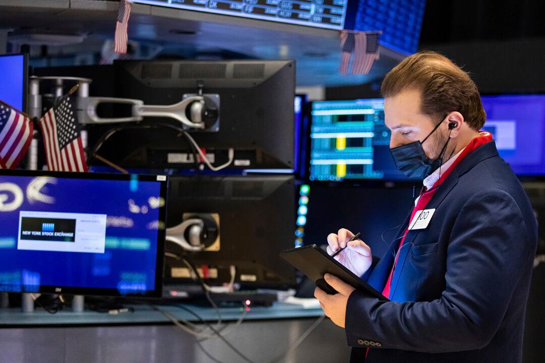 S&P 500, Nasdaq Rise After Turbulent Week