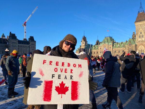 Supporters of the truck convoy protesting COVID-19 restrictions and mandates gather near the Parliament Hill in Ottawa on Jan. 28, 2022. (Jonathan Ren/The Epoch Times)
