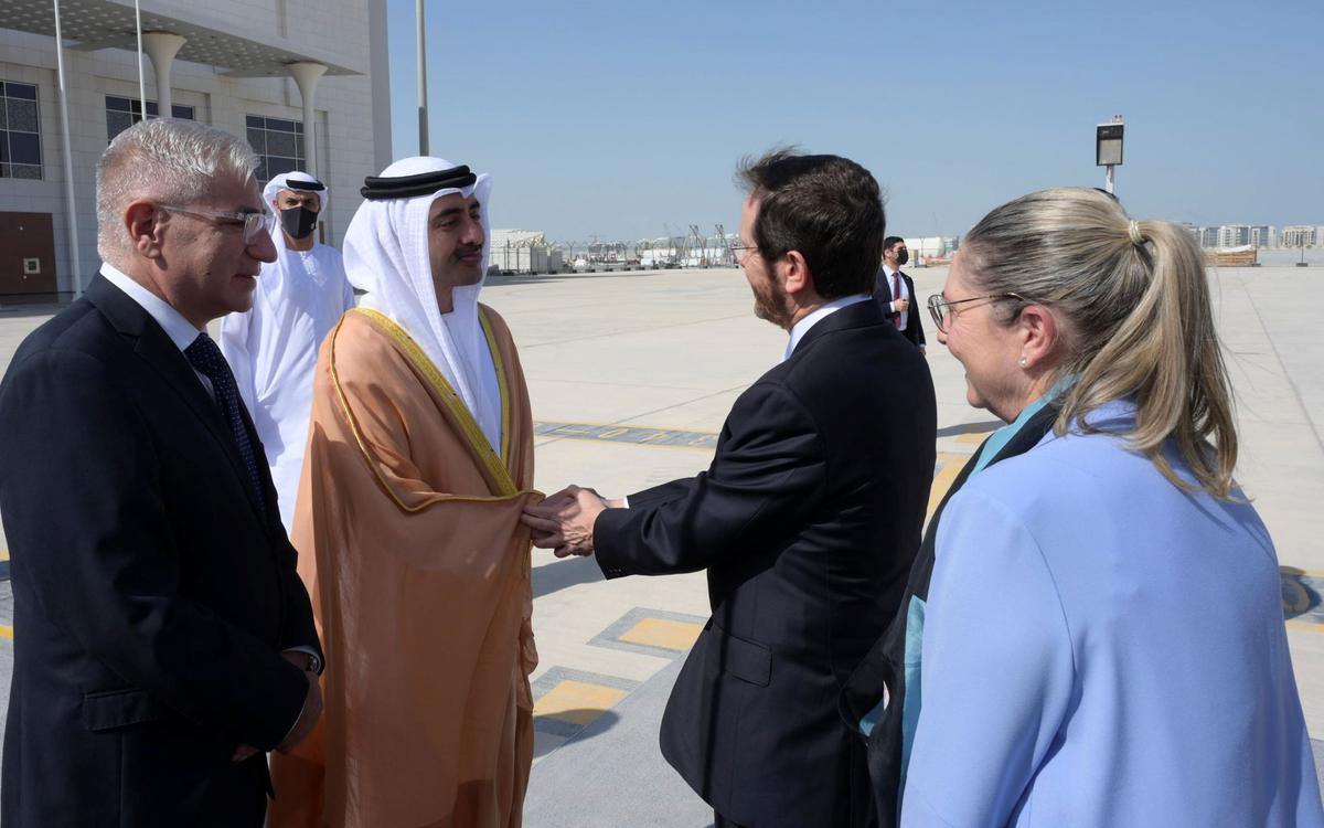  Israeli President Isaac Herzog (R), and First Lady Michal Herzog are received by UAE Foreign Minister, Sheikh Abdullah bin Zayed Al Nahyan, in Abu Dhabi, United Arab Emirates, on Jan. 30, 2022. (Amos Ben Gershom/GPO via AP)