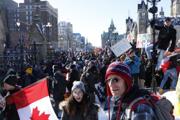  Protesters fill Wellington St. and Parliament Hill grounds in Ottawa on Jan. 29, 2022. (Noé Chartier/The Epoch Times)