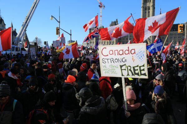 People demonstrate as part of the trucker convoy protesting COVID-19 mandates and restrictions in Ottawa on Jan. 30, 2022. (Jonathan Ren/The Epoch Times)