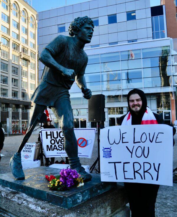 A protester stands by the Terry Fox statue in Ottawa on Jan. 31, 2022. (Jonathan Ren/The Epoch Times)