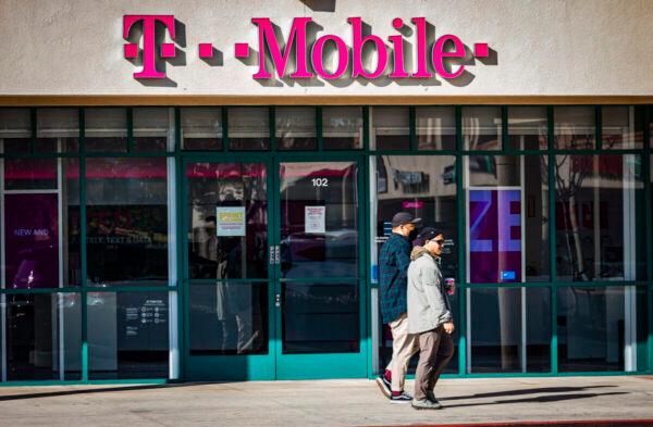 A T-Mobile store that was victim to a smash-and-grab robbery sits open for business in Fountain Valley, Calif., on Jan. 27, 2022. (John Fredricks/The Epoch Times)