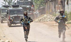 Indian Forces Kill Top Commander of Terrorist Group in Kashmir, One Officer Dead