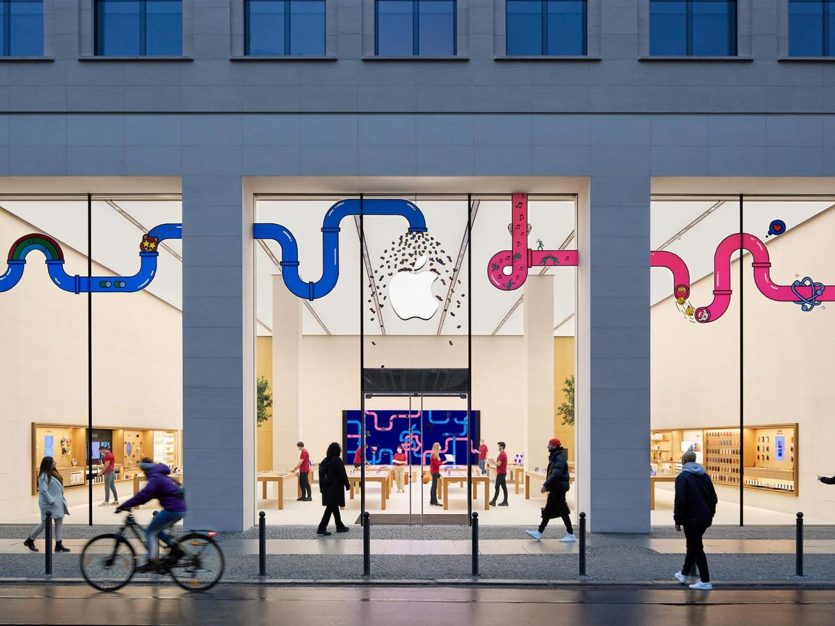 Is It Time To Sell Apple After Stock Pulls Back From All-Time Highs?