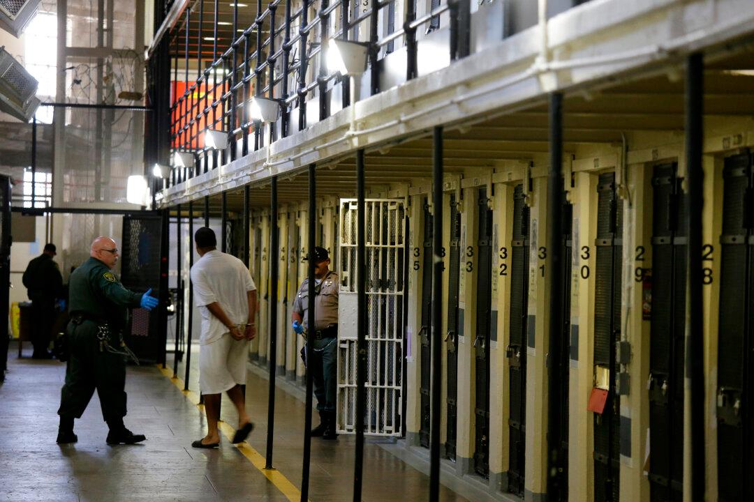 California Bill Seeks to Prevent Prisons From Handing Illegal Immigrants to ICE