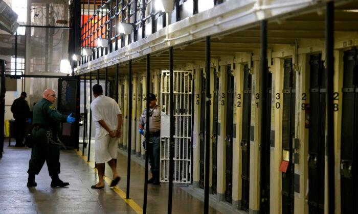 California Bill Seeks to Prevent Prisons From Handing Illegal Immigrants to ICE