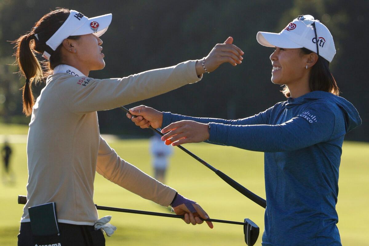 Danielle Kang (R) and Lydia Ko of New Zealand, hug on the 18th green after Lydia defeats Danielle by one stroke to win the 2022 Gainbridge LPGA at Boca Rio Golf Club, in Boca Raton, Fla., on Jan. 28, 2022. (Douglas P. DeFelice/Getty Images)