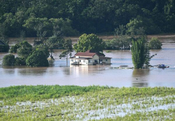 A farmhouse is surrounded by floodwater in Tumbulgum, on the NSW North Coast, Australia on March 01, 2022. (Photo by Dan Peled/Getty Images)