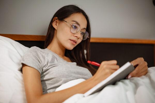 To make journaling a habit, practice everyday. (Shutterstock)