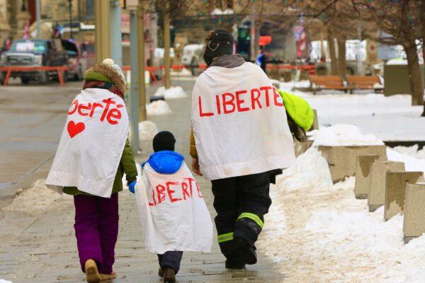 Protesters demanding end to COVID-19 mandates and restrictions in Ottawa on Feb. 2, 2022. (Jonathan Ren/The Epoch Times)