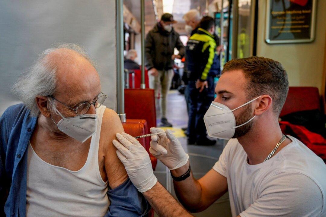 German Vaccine Panel Backs 2nd Booster for High-Risk Groups