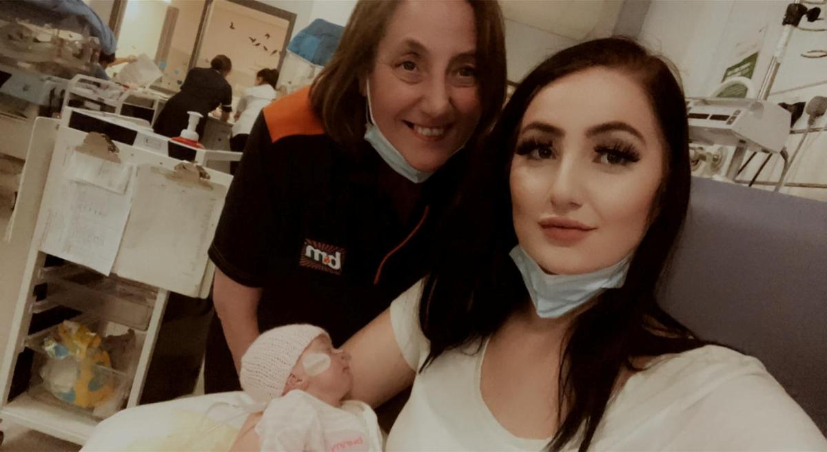  Joanne Dolan (L) and Katie Dolan with baby Niamh in hospital. (SWNS)