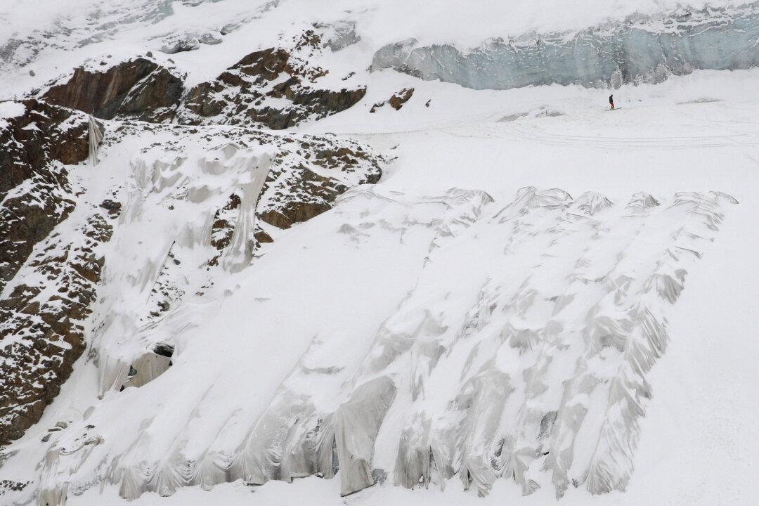 Avalanche in Austria Near Swiss Border Kills 5