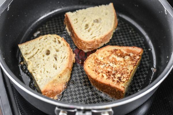 Fry each slice of bread in butter until golden brown. (Audrey Le Goff)