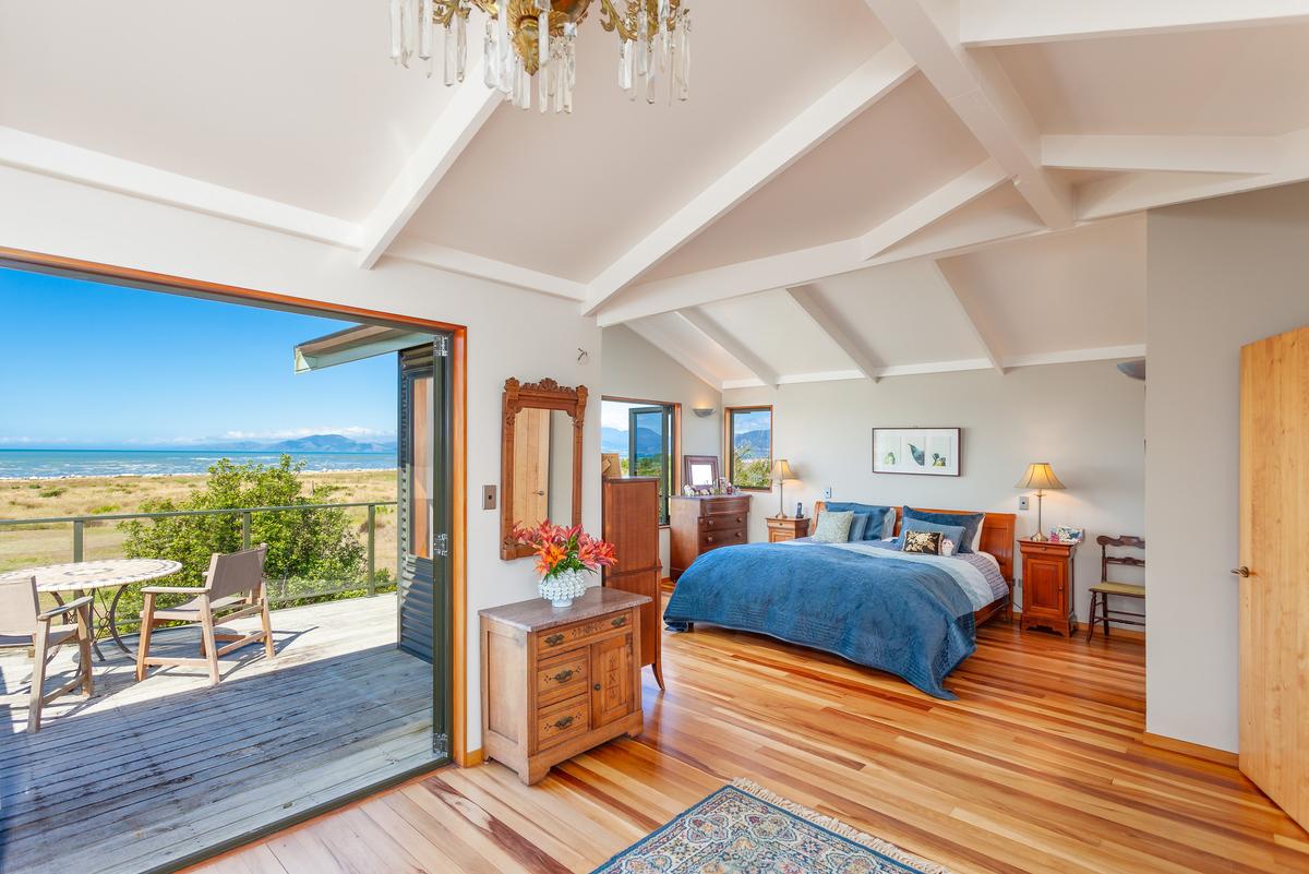The home’s master suite on the second floor has its own lounge and other in-suite features, and offers the owners a magnificent panorama. (New Zealand Sotheby’s International Realty)