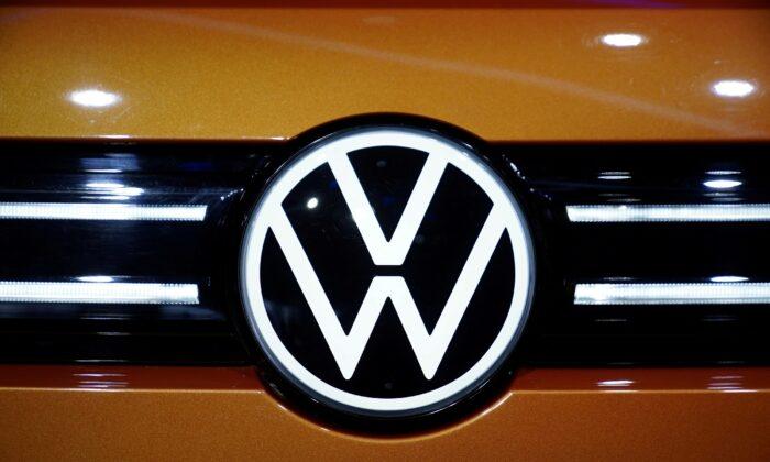 Volkswagen Does Not See Chip Shortage Ending This Year: Automobilwoche