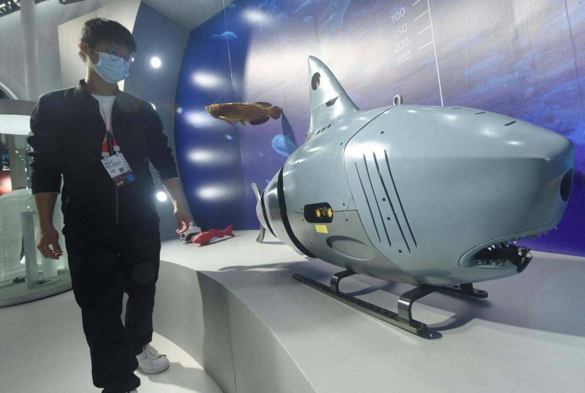 A robotic shark is seen at the Apsara Conference, a cloud computing and artificial intelligence (AI) conference, in Hangzhou, in China's eastern Zhejiang Province on October 19, 2021. （STR / AFP）