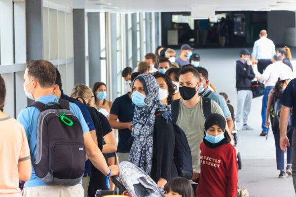 People line up at the Histopath pre-departure COVID testing clinic at Sydney International Airport in Sydney, Australia, on Dec. 23, 2021. (Jenny Evans/Getty Images)